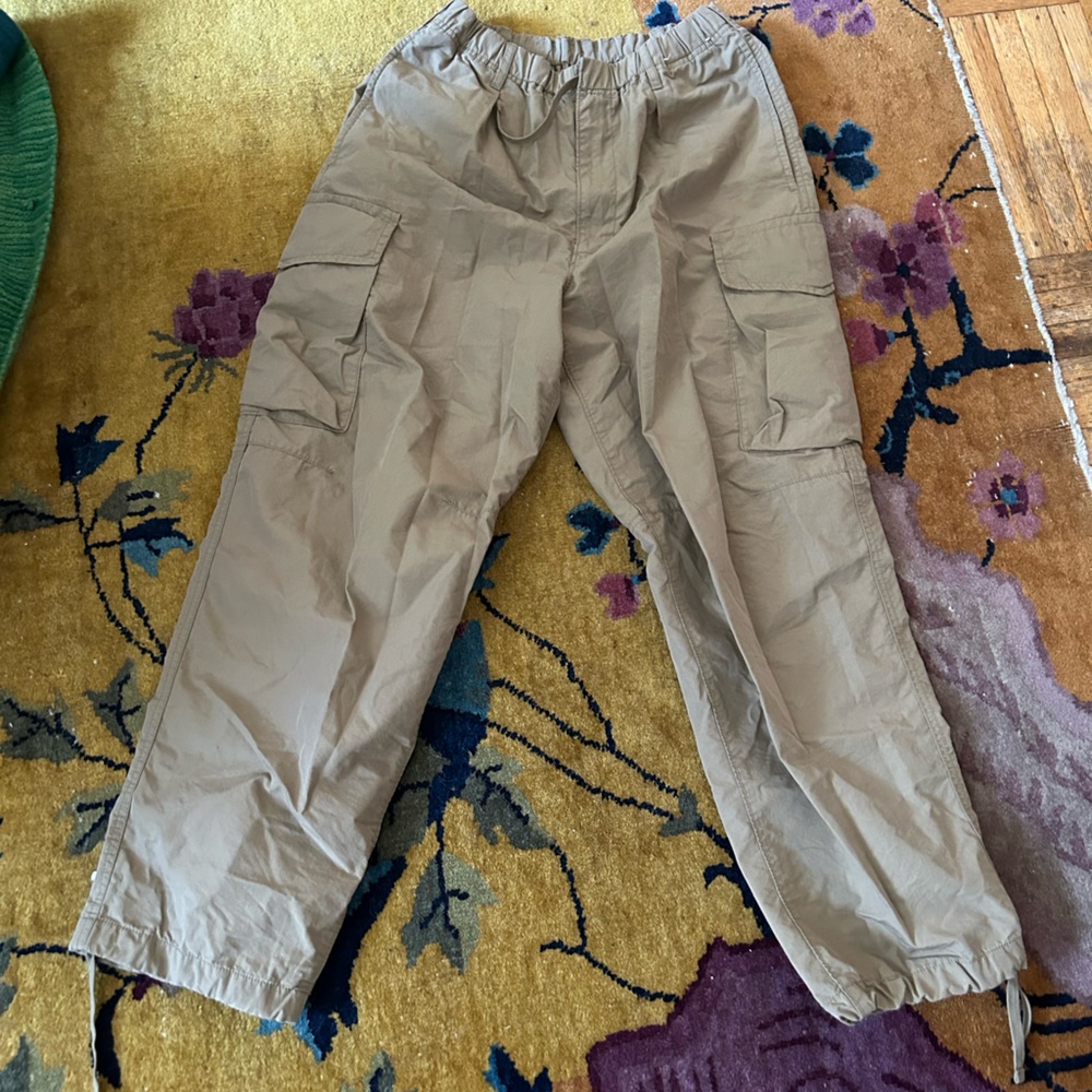 Khaki men’s parachute cargo pants size 27